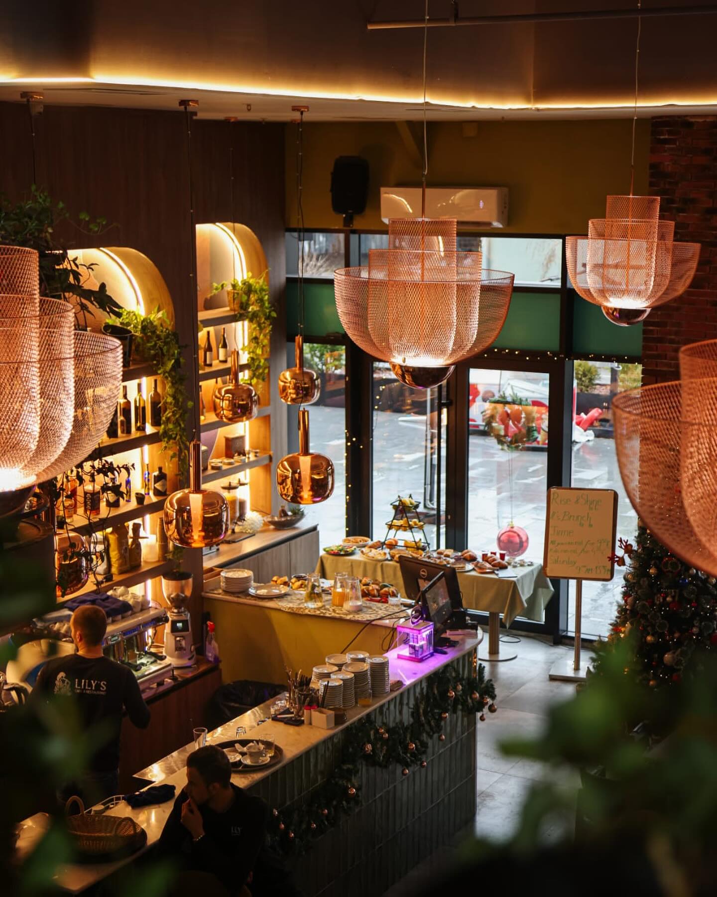 Lily's - Café & Restaurant
