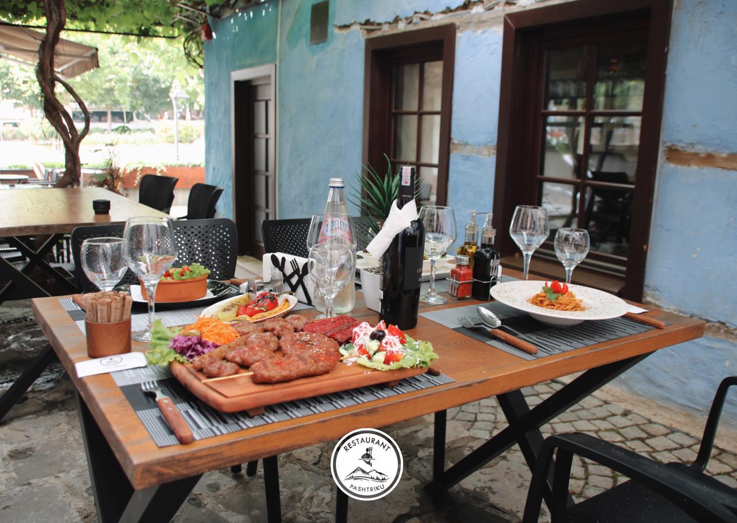 Restaurant Familjar PASHTRIKU
