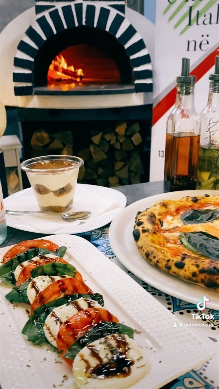 La Napoletana Pizzeria photo 3